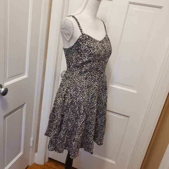Old Navy Leopard Print Sun Dress - Size Small 100% Rayon - Picture 7 of 10